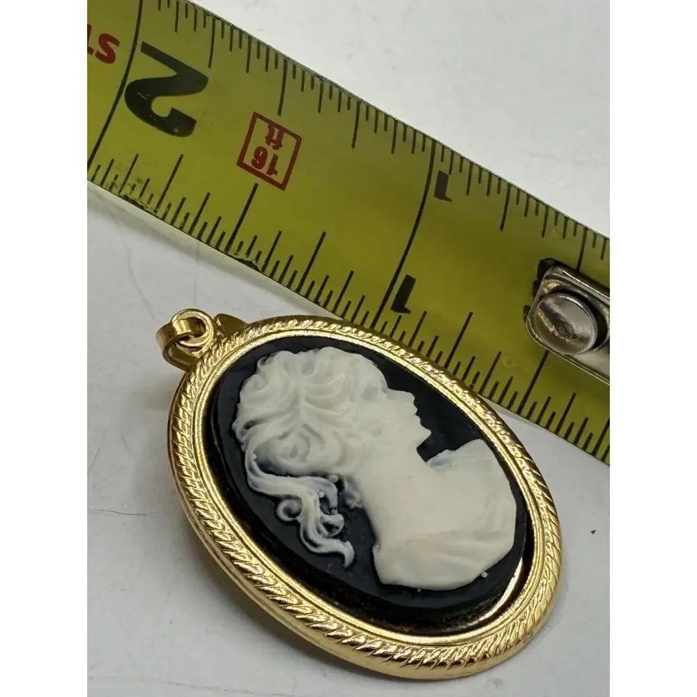 Unbranded | Jewelry | Vintage Black White Cameo Pendant Goldtone Rope ...